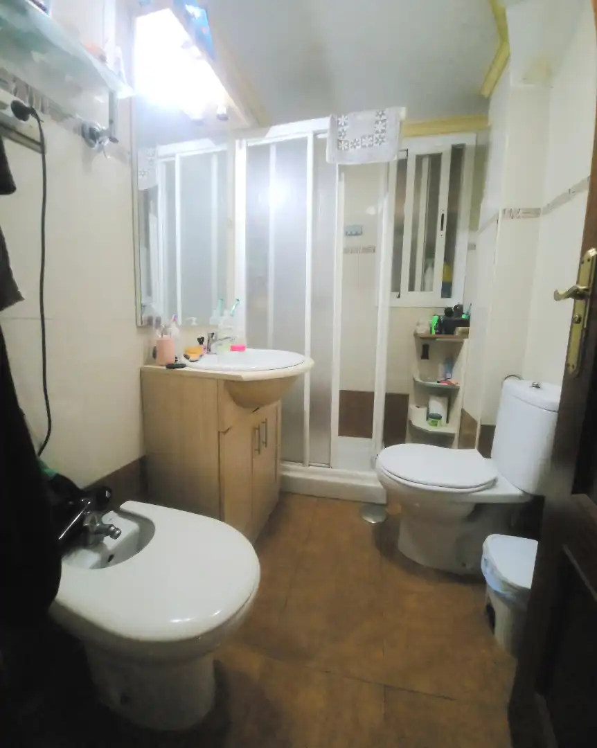 Badezimmer von Wohnung zum Verkauf in Granada mit Heizung