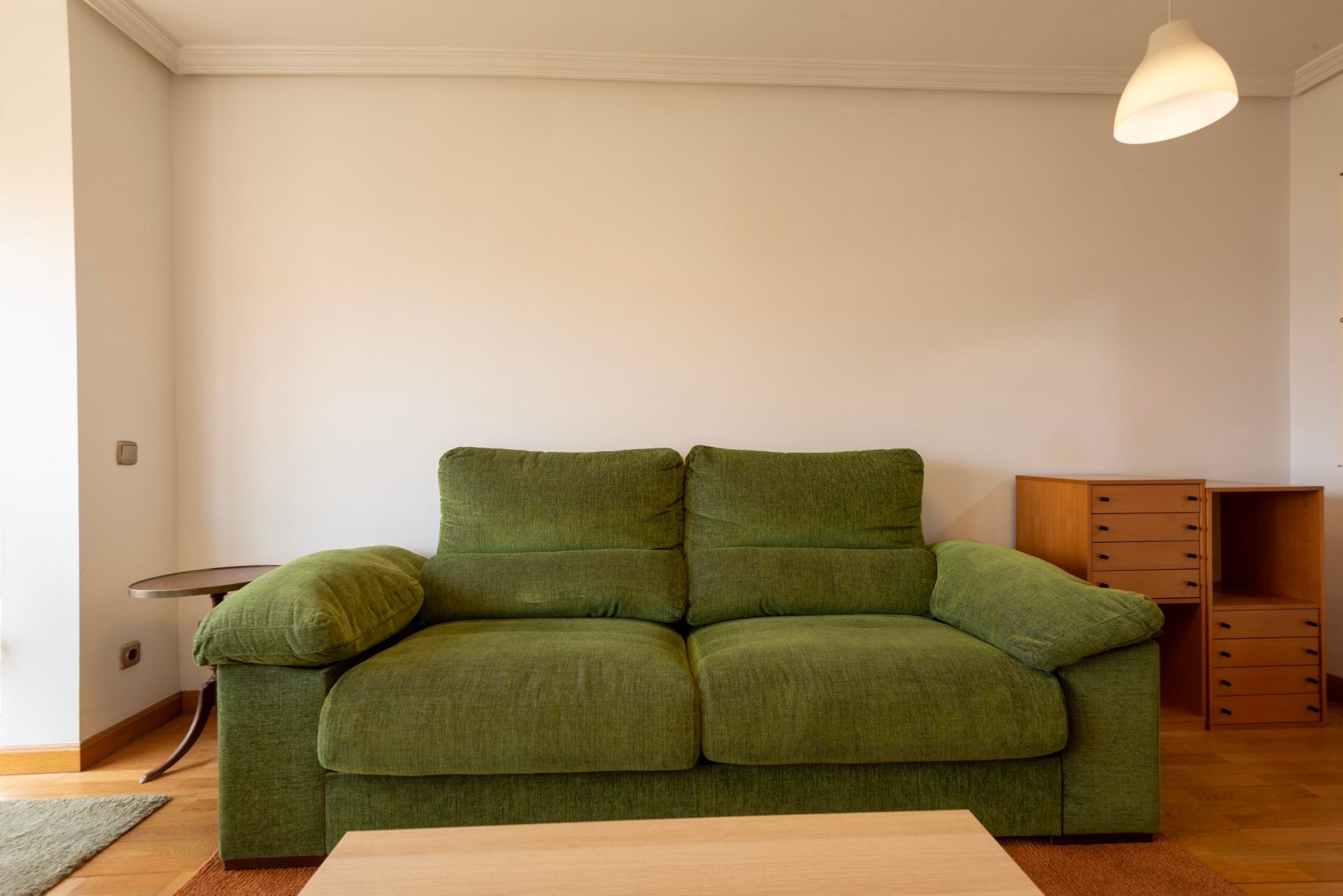Living room of Flat to rent in  Madrid Capital  with Air Conditioner, Heating and Parquet flooring