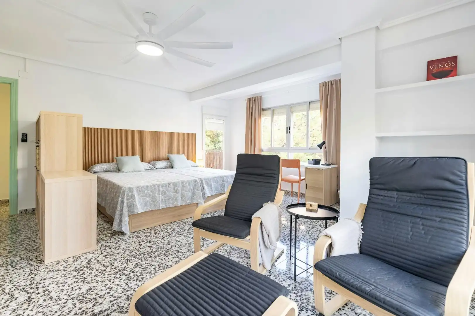 Bedroom of Flat for share in Valencia  with Heating, Furnished and Washing machine