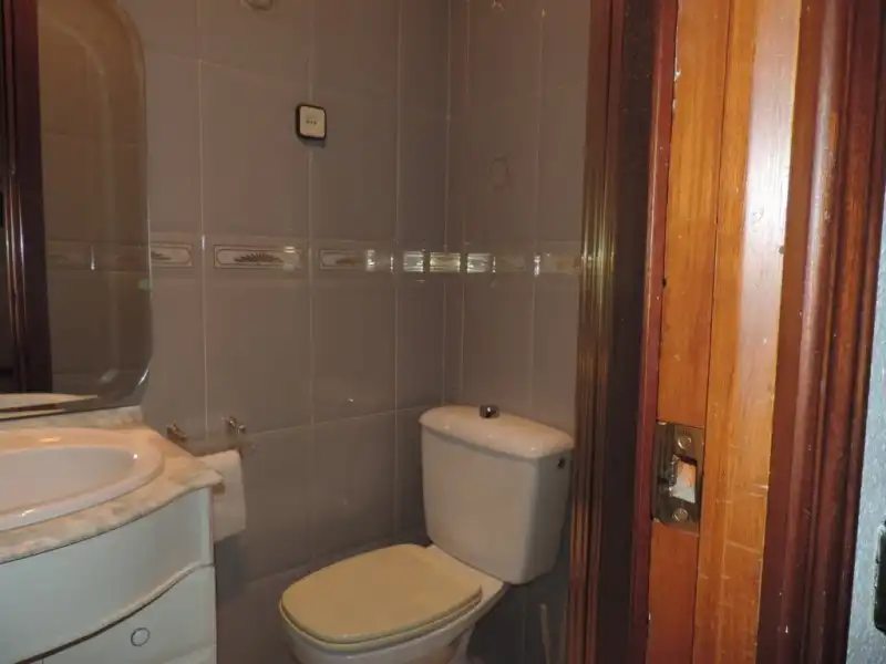Baño de Piso en venta en Guadalajara con Calefacción, Parquet y Terraza