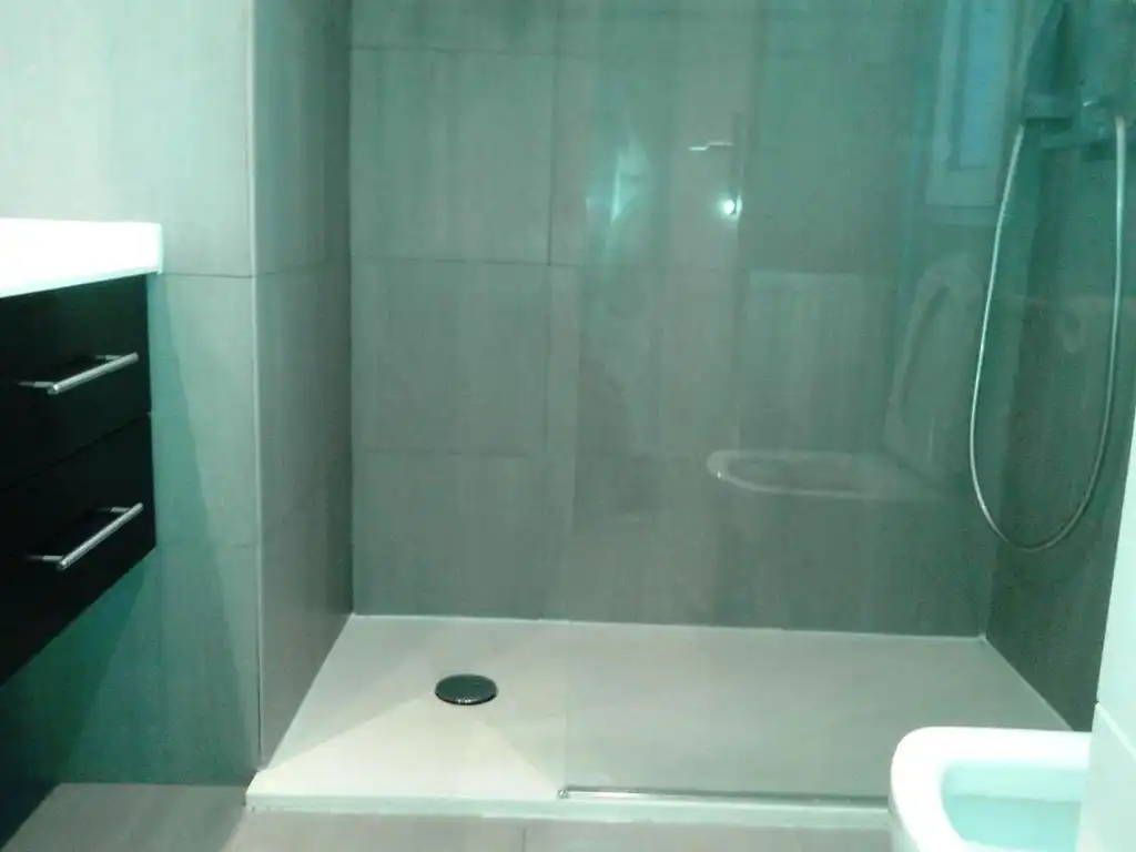 Baño de Dúplex de alquiler en Madrid con Aire acondicionado, Calefacción y Terraza