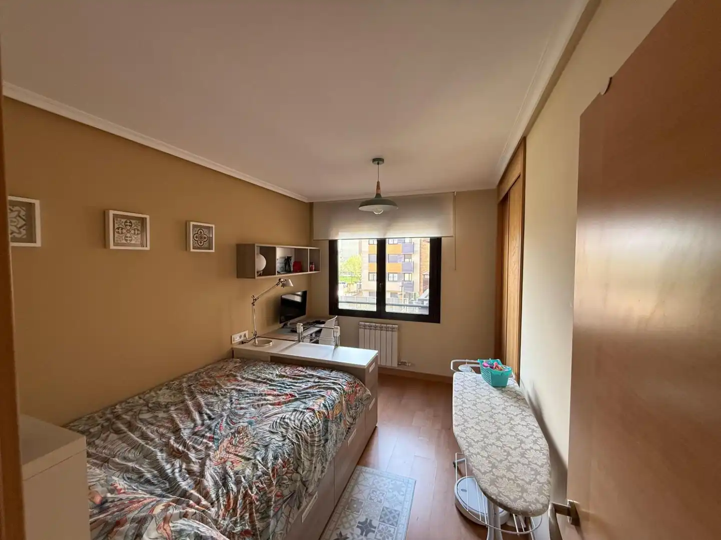 Habitación de Piso en venta en  Logroño con Aire acondicionado, Calefacción y Trastero