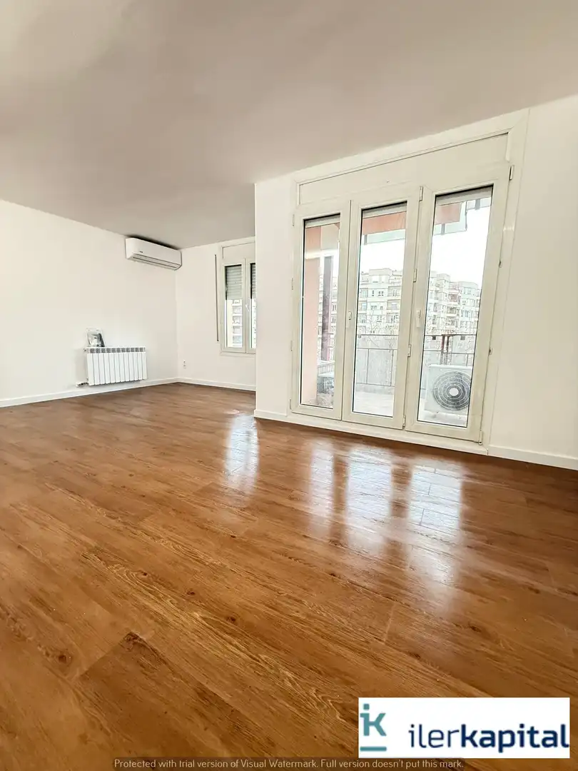 Piso en venta en De les Missions, Instituts - Universitat