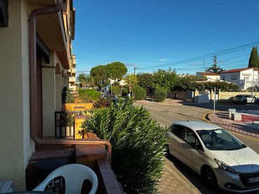 Bajo con piscina en venta en Carrer Joan Maragall 5