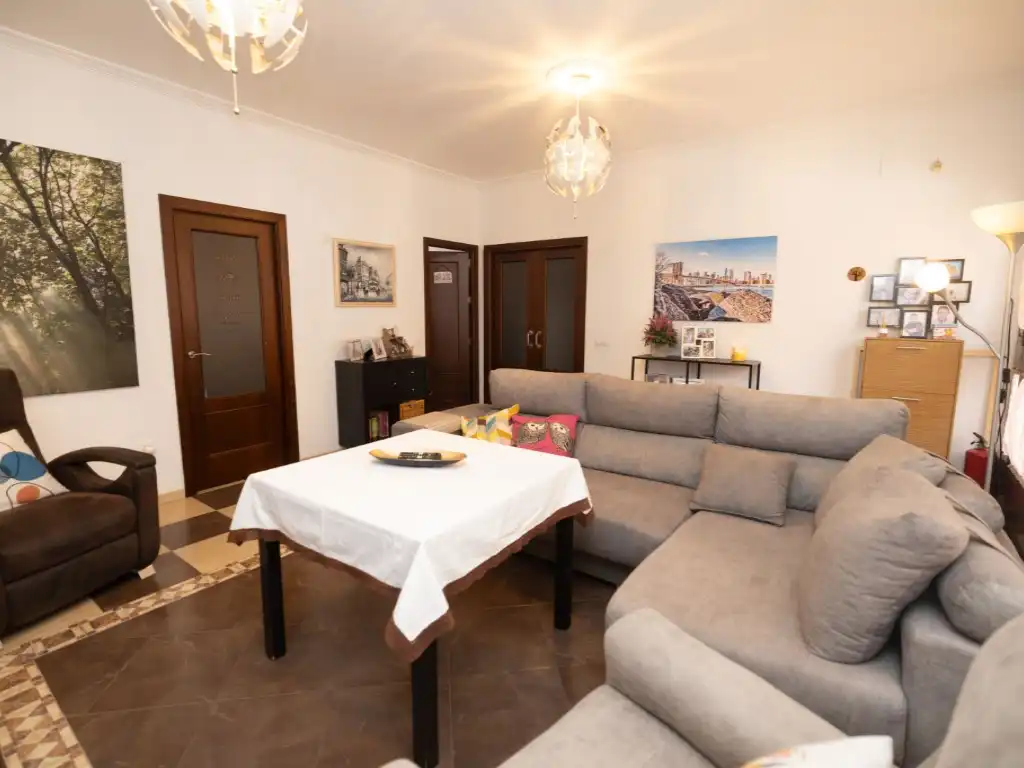 Sala d'estar de Casa o xalet en venda en La Rinconada
