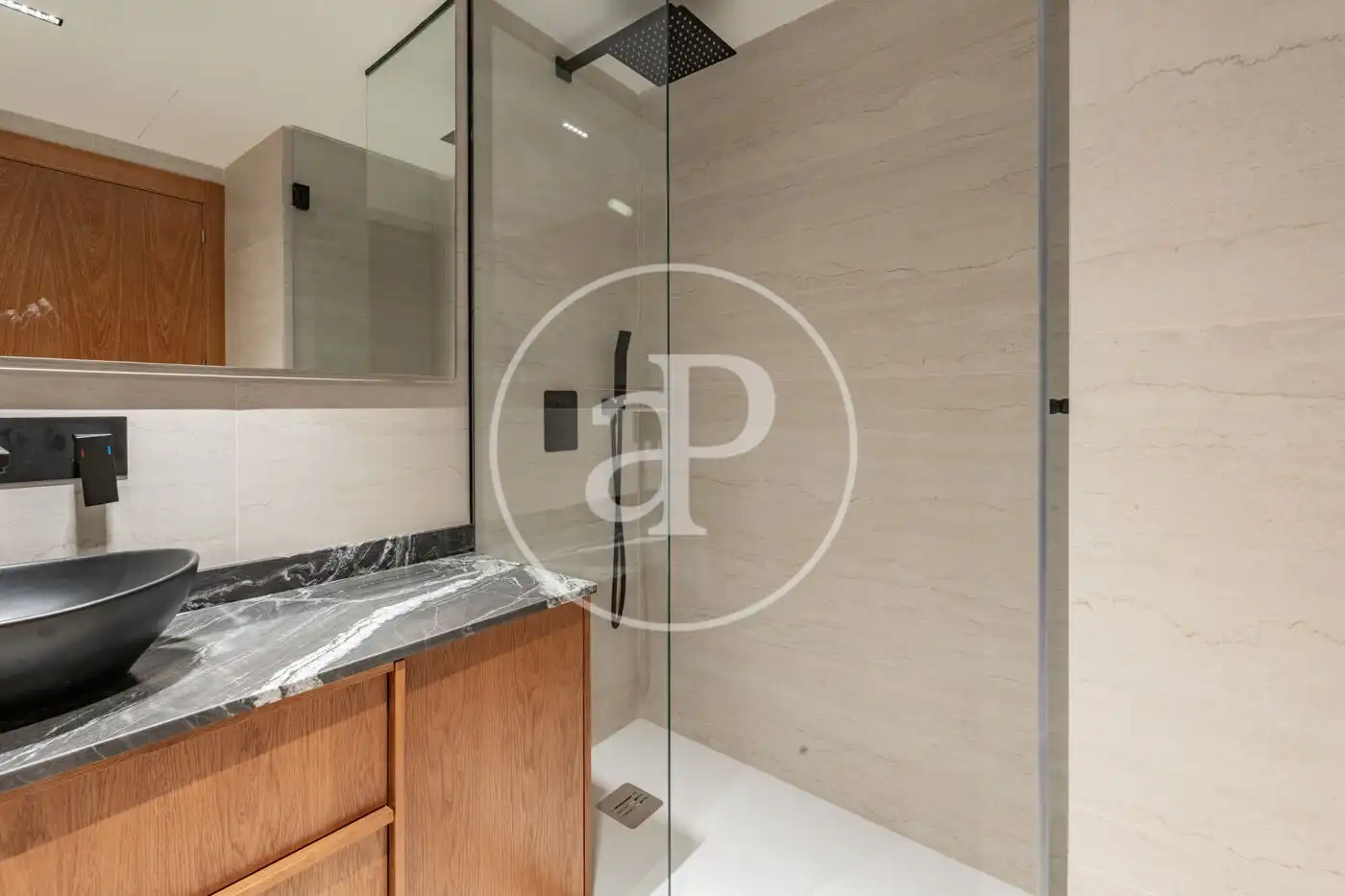 Baño de Piso en venta en Madrid con Aire acondicionado, Calefacción y Amueblado