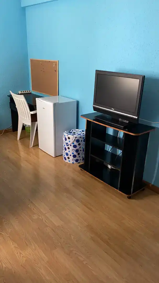 Sala de estar de Piso para compartir en Catarroja con Parquet y Amueblado