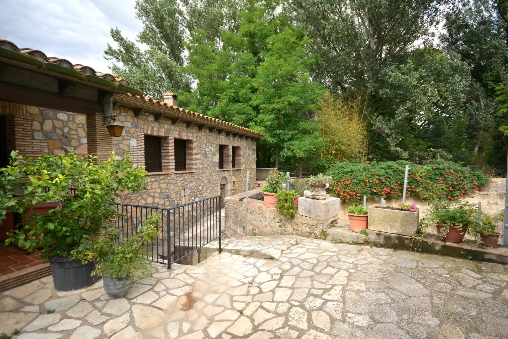 Jardín de Finca rústica en venta en Borrassà con Aire acondicionado, Calefacción y Jardín privado