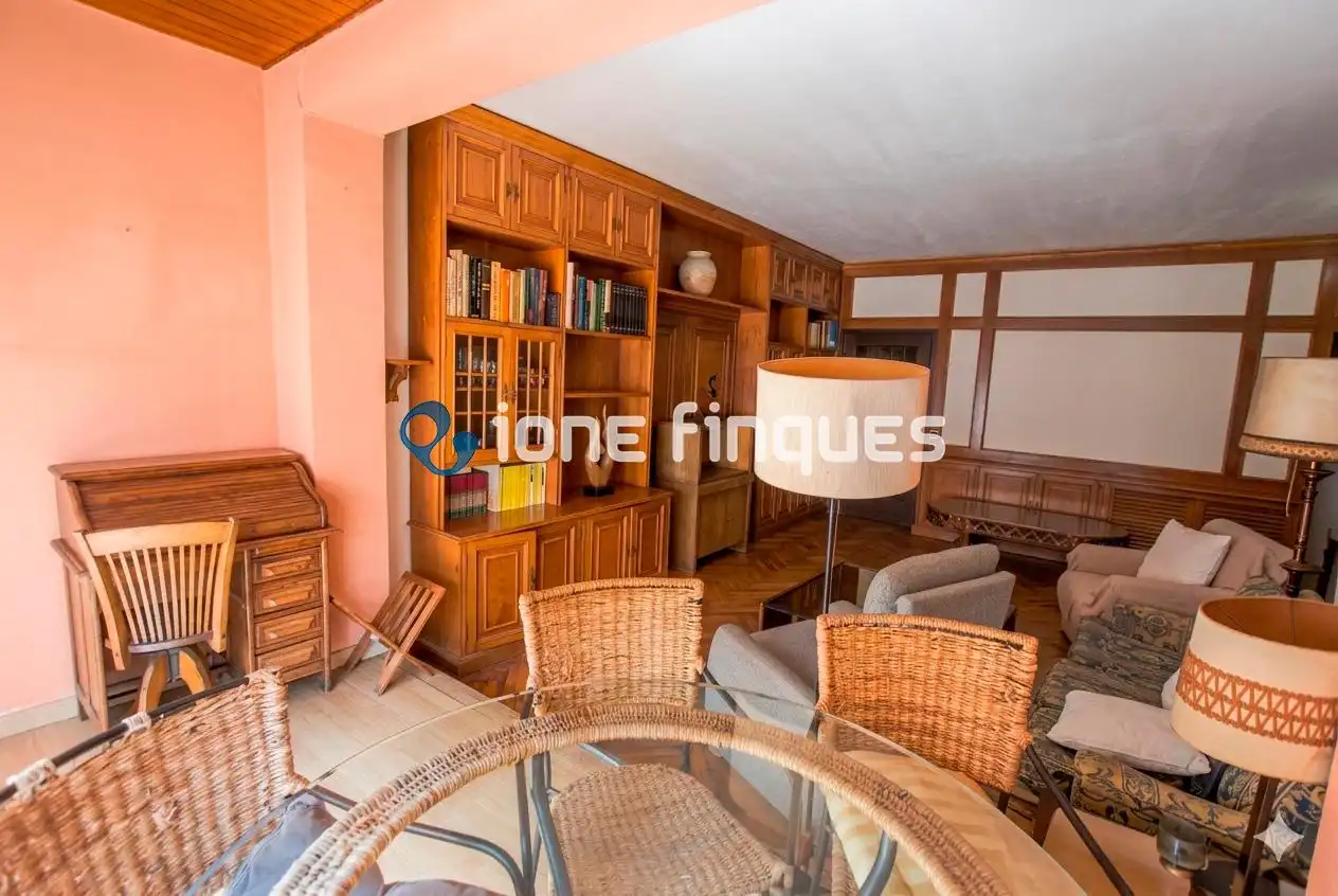 Wohnung zum Verkauf in Barcelona mit Heizung, Privatgarten und Abstellraum