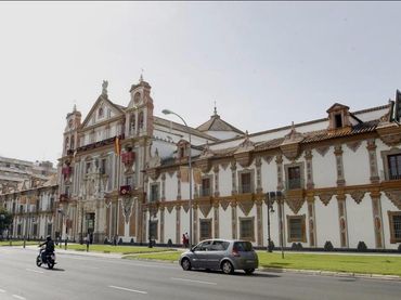 Pis amb balcó en venda a Plaza de Colón