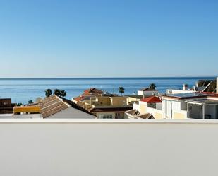 Vista exterior de Àtic en venda en Torrox amb Aire condicionat i Terrassa