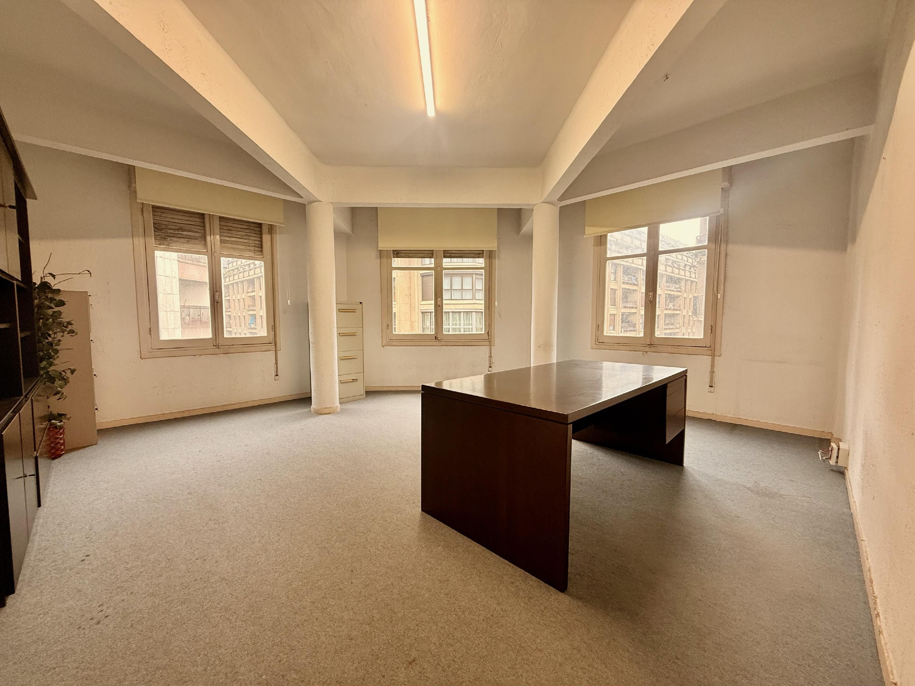 Oficina de alquiler en Gros