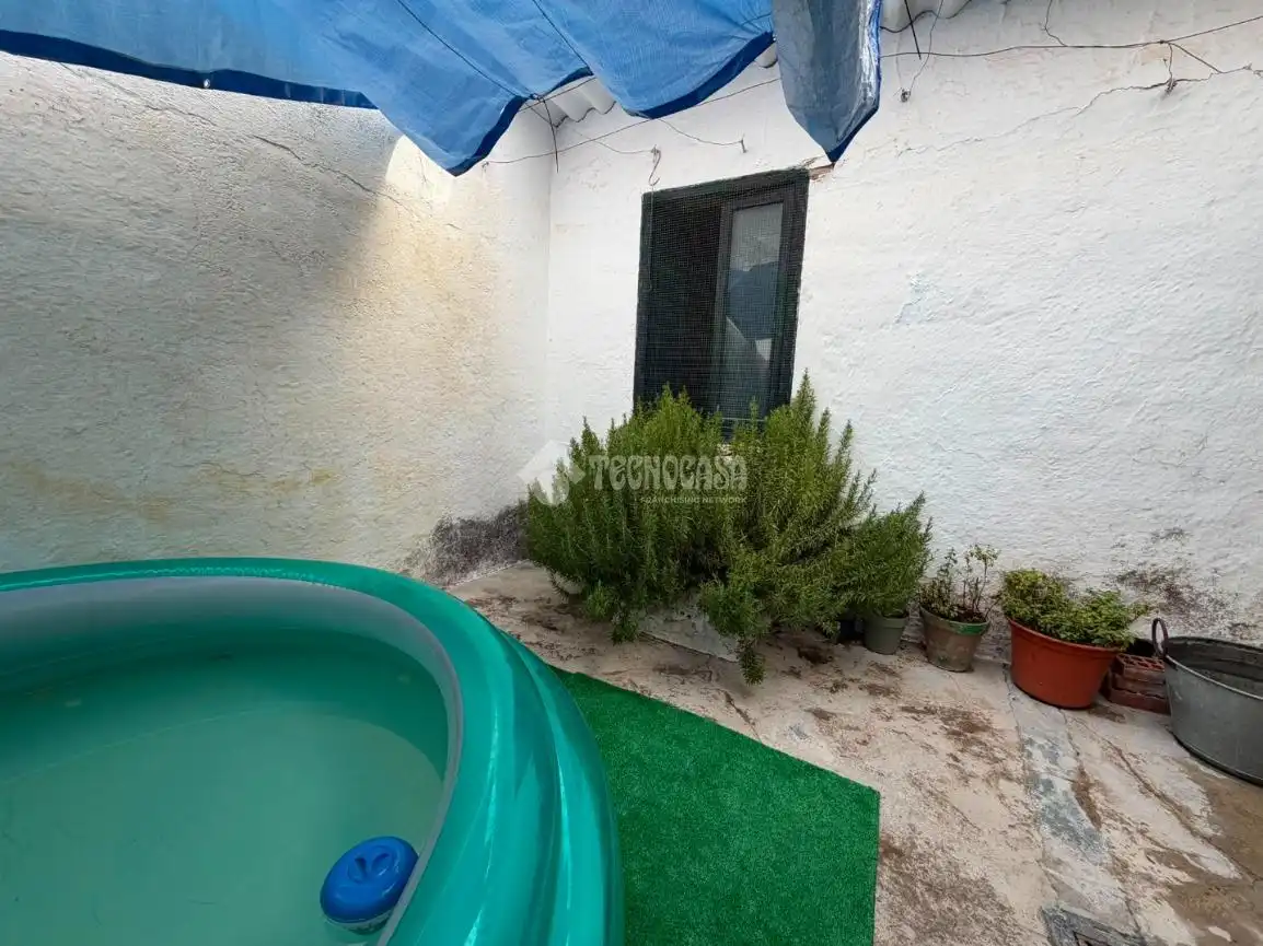 Casa aparellada amb terrassa en venda a Torredonjimeno, imagen 5