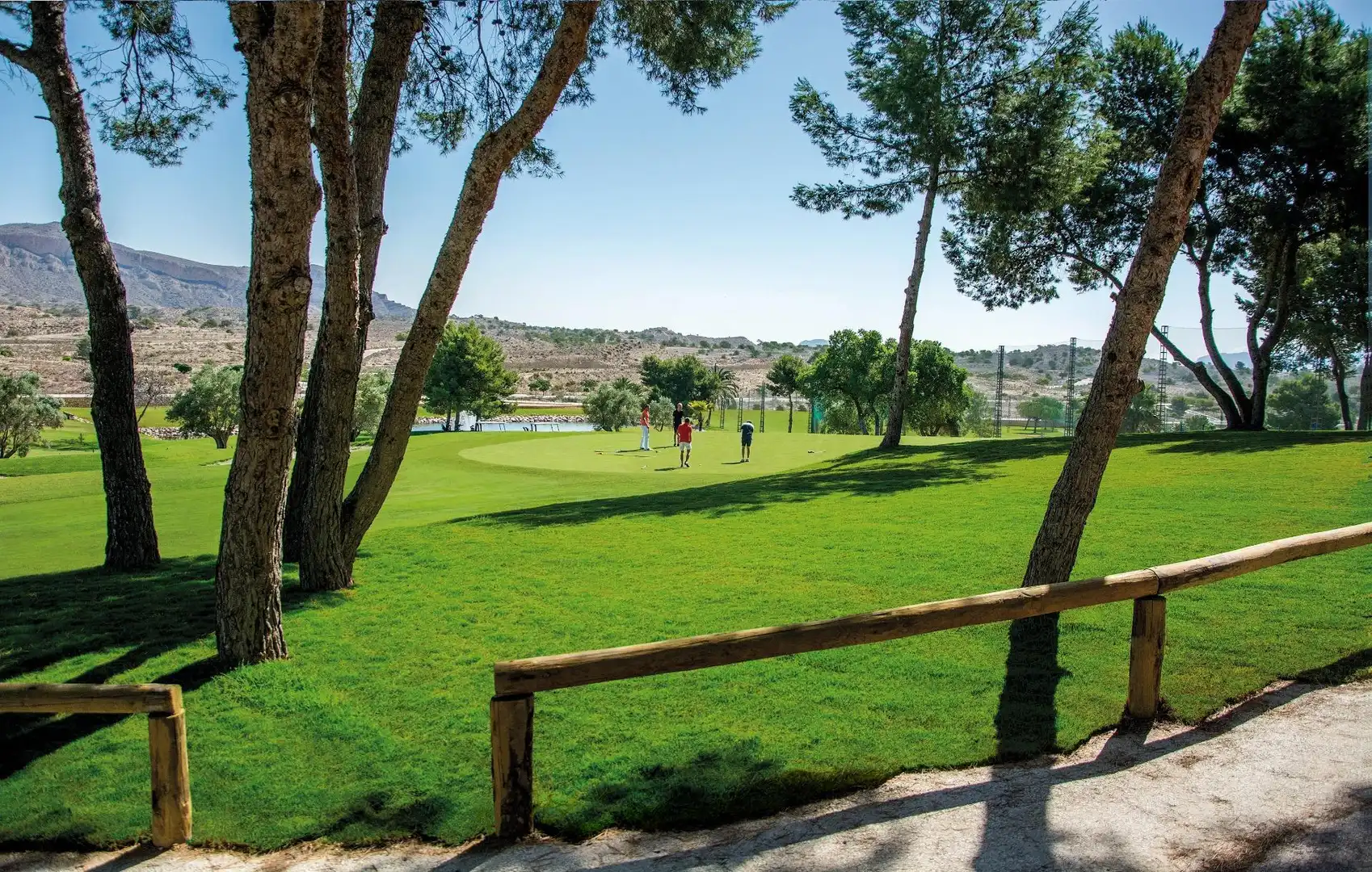 Vista exterior de Apartament en venda en Monforte del Cid amb Aire condicionat, Calefacció i Jardí privat