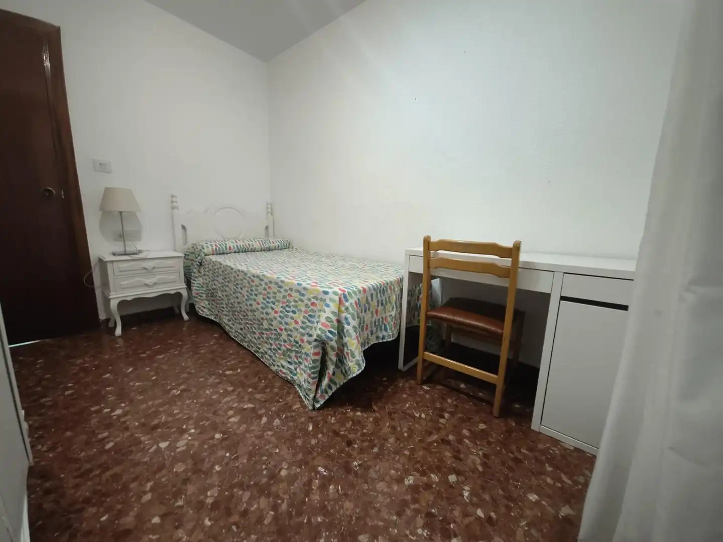 Dormitori de Pis de lloguer en Granada amb Aire condicionat, Calefacció i Terrassa