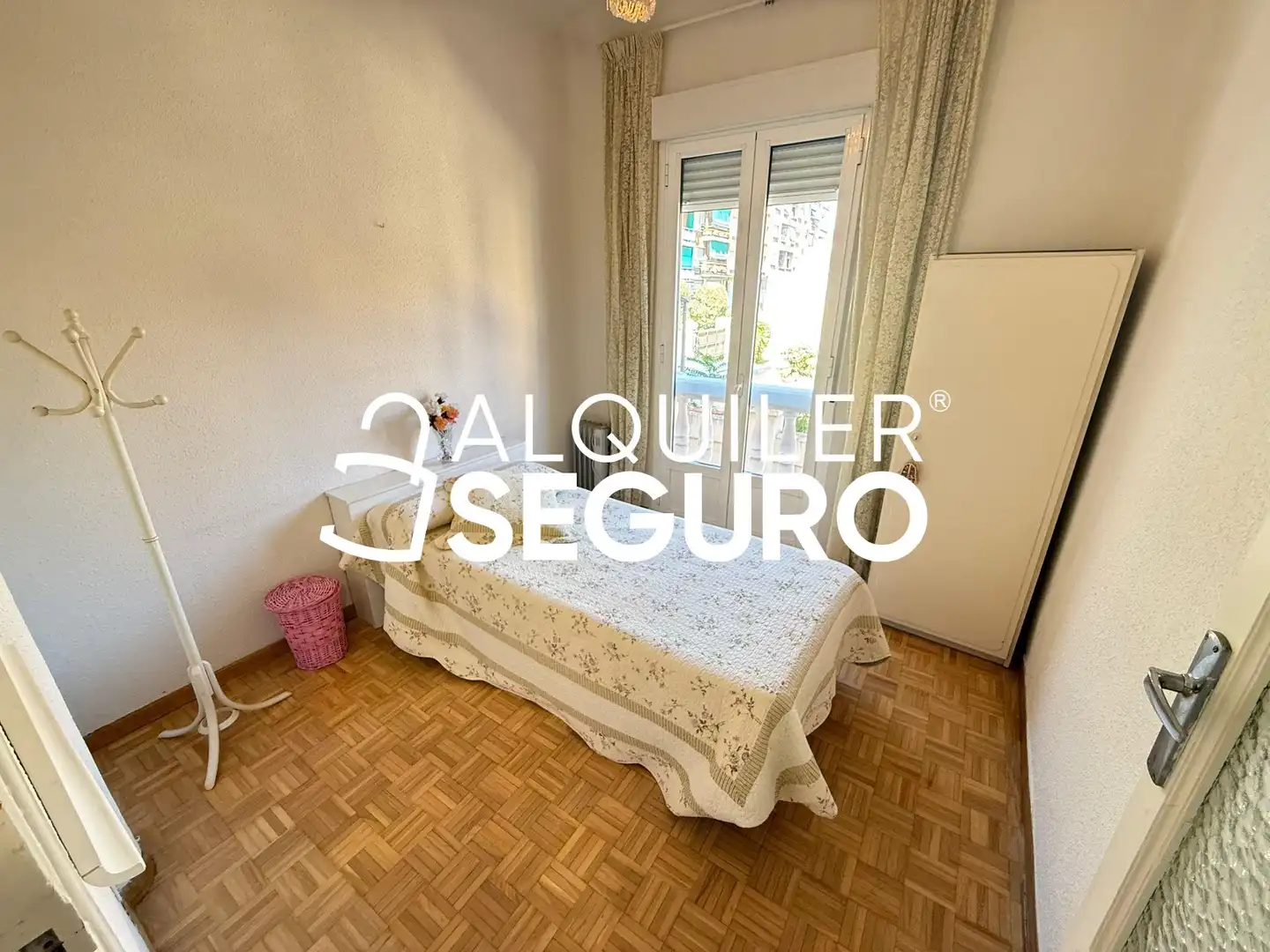 Schlafzimmer von Wohnung zur Miete in Madrid mit Heizung und Möbliert