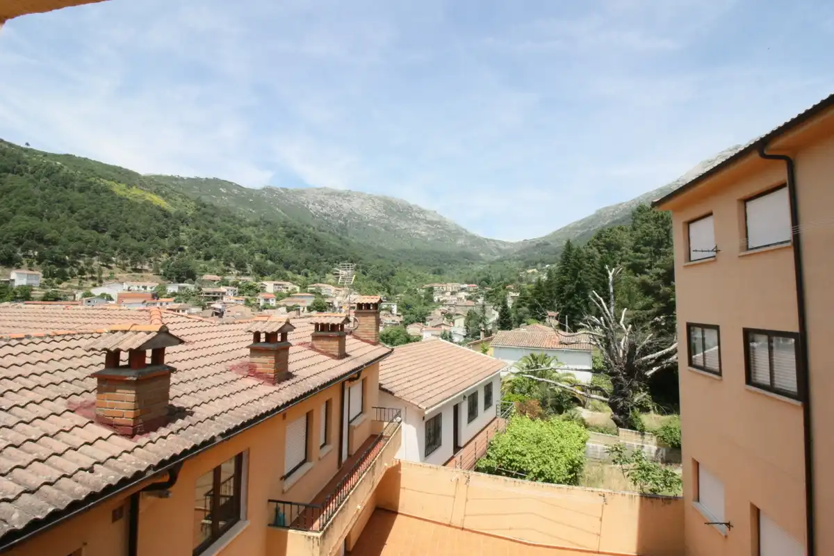 Vista exterior de Pis en venda en Cuevas del Valle amb Calefacció, Traster i Moblat