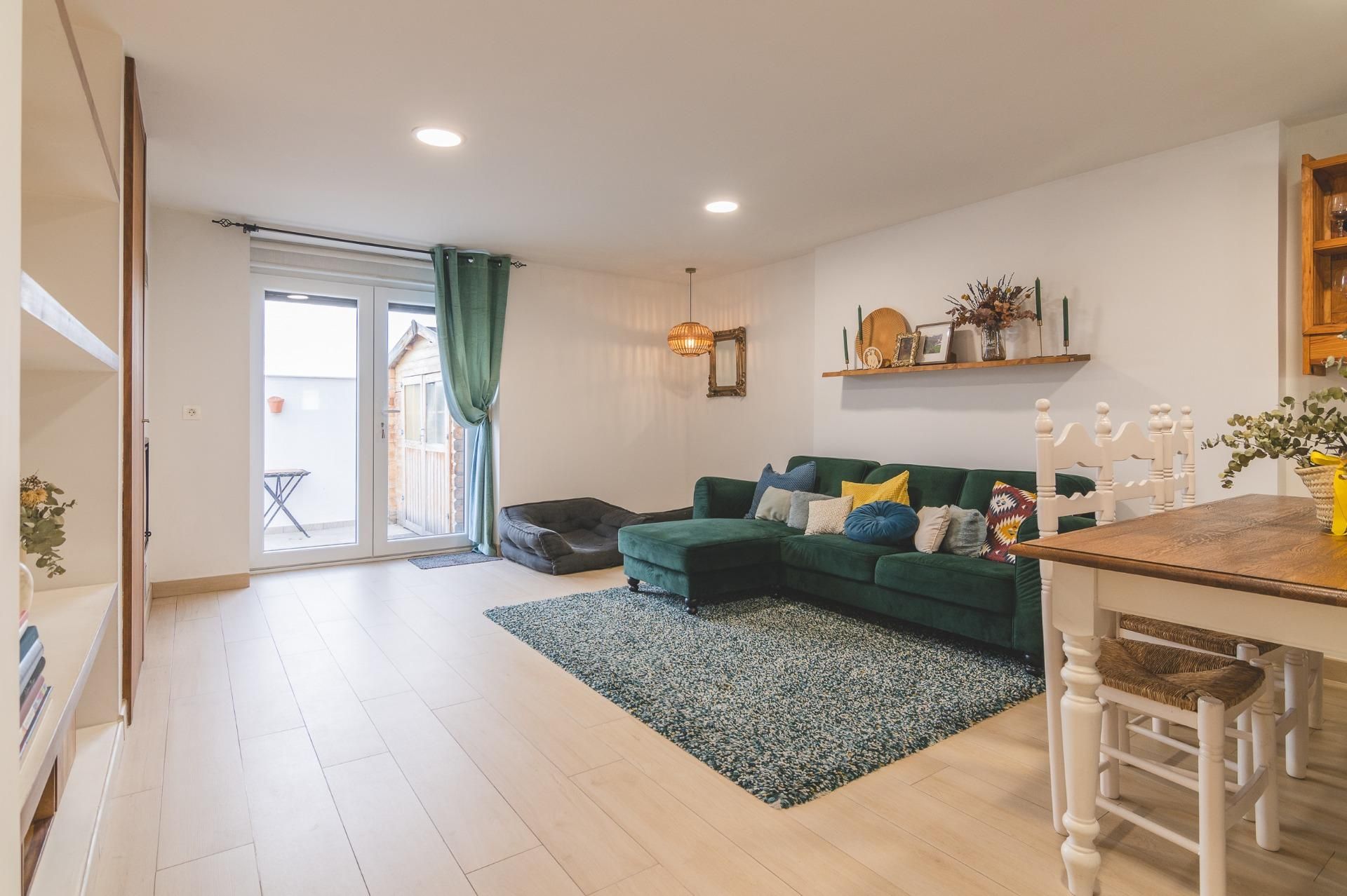 Sala d'estar de Casa adosada en venda en Orkoien amb Calefacció, Parquet i Terrassa