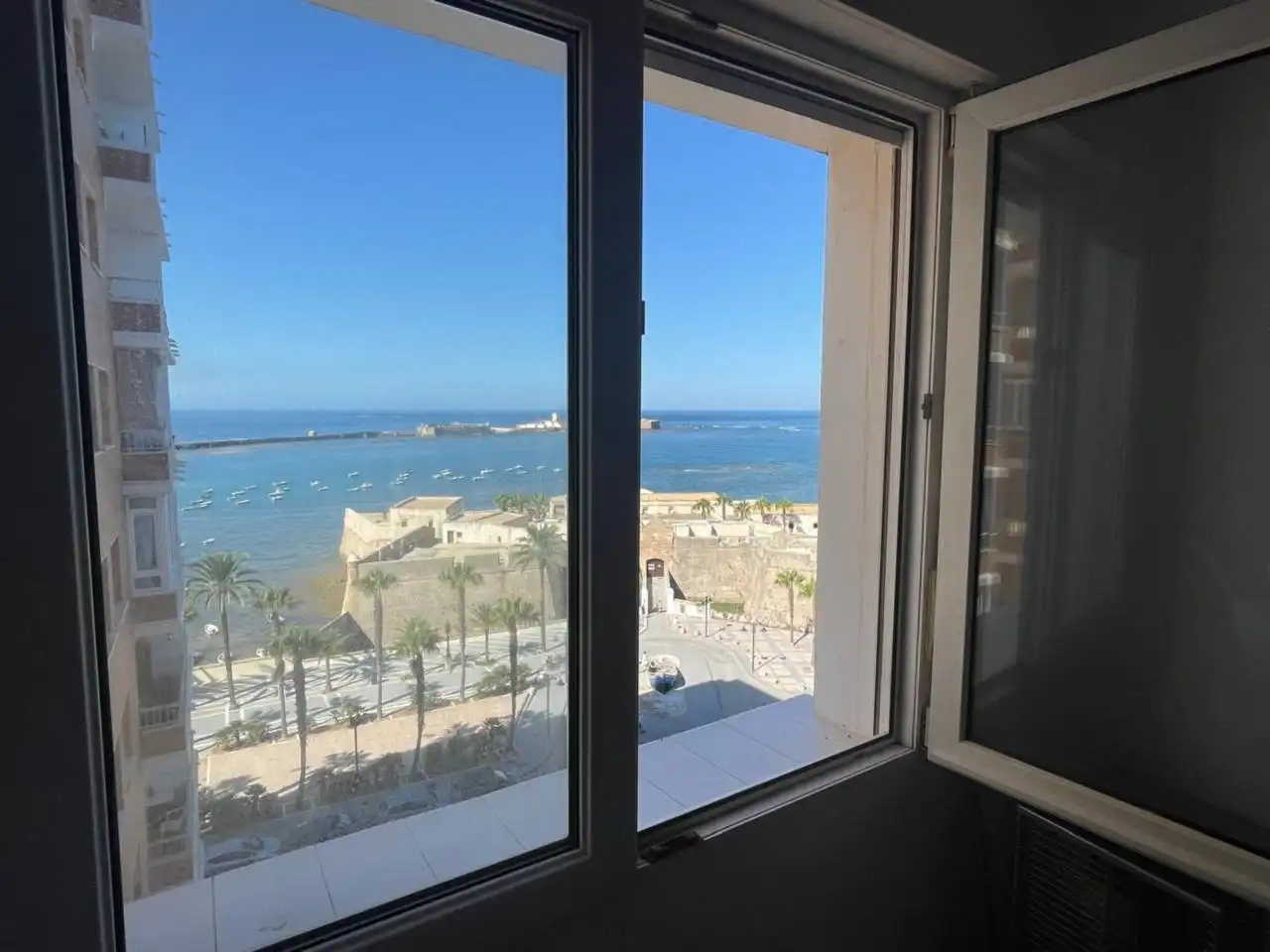 Flat with terrace for sale in La Caleta - La Viña, imagen 2