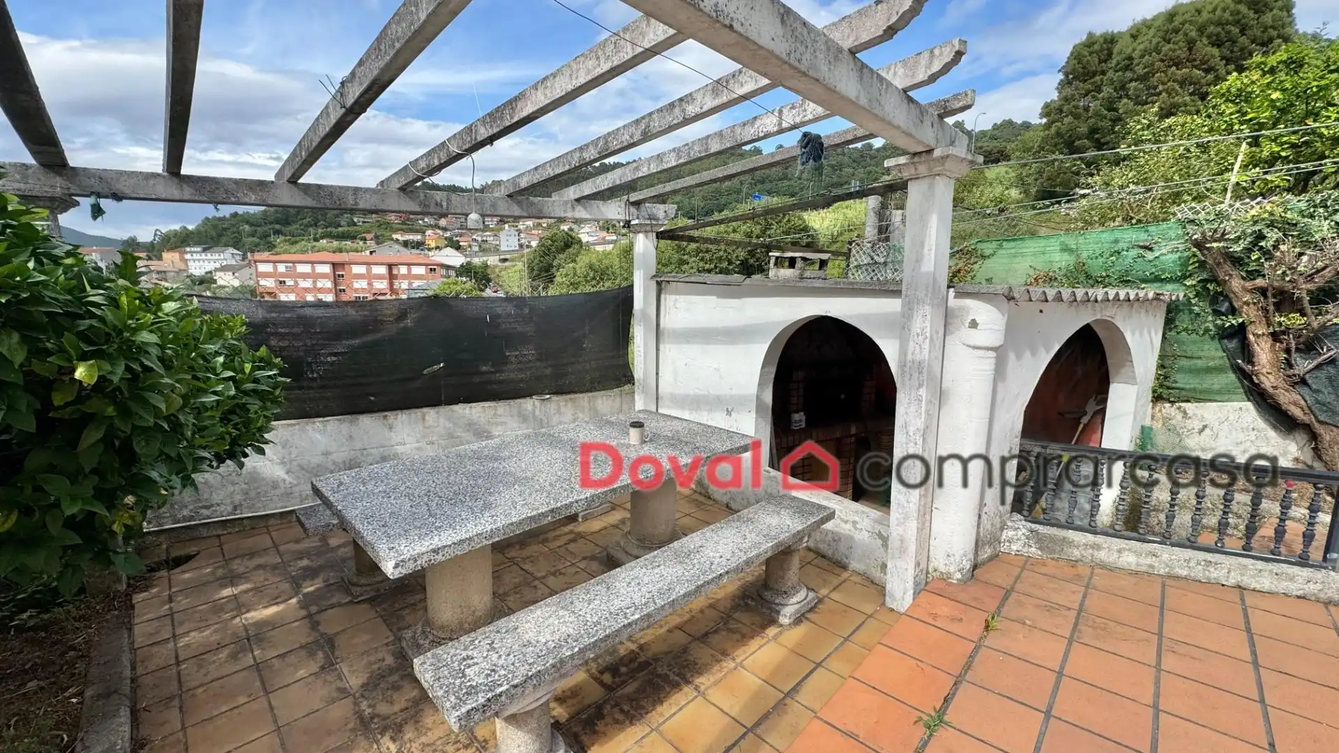 Terrassa de Casa o xalet en venda en Redondela amb Calefacció, Traster i Piscina