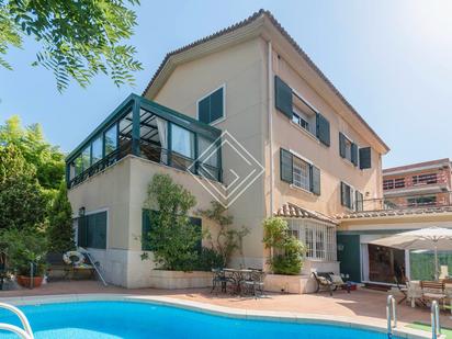 Vista exterior de Casa o xalet en venda en  Madrid Capital amb Aire condicionat, Jardí privat i Terrassa