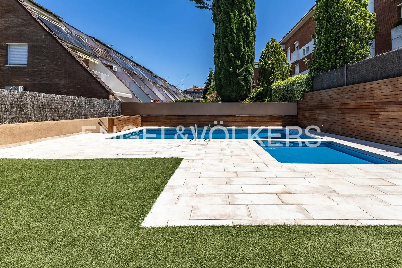 Piscina de Casa o xalet en venda en Sant Cugat del Vallès amb Aire condicionat, Calefacció i Jardí privat