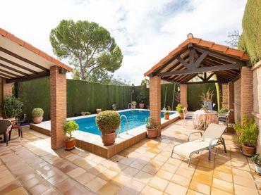 Villa mit Pool zum Verkauf in Peligros
