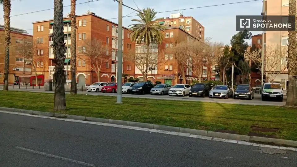 Parking of Flat for share in Badalona  with Air Conditioner, Terrace and Furnished