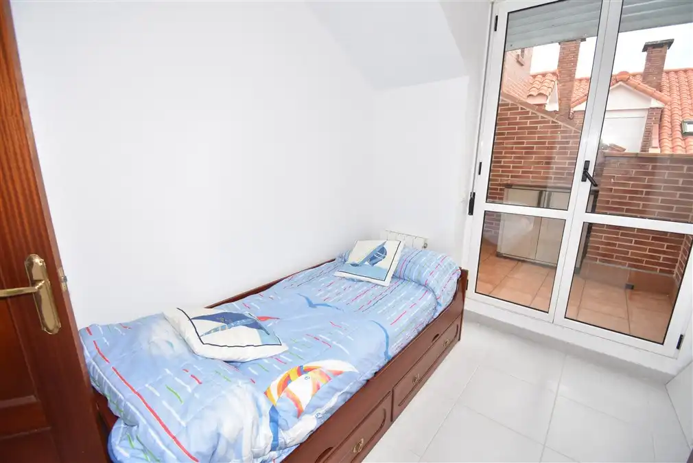 Dormitori de Àtic en venda en Noja amb Calefacció, Terrassa i Piscina comunitària