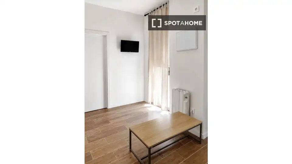 Schlafzimmer von Wohnung zur Miete in Madrid mit Klimaanlage, Heizung und Möbliert