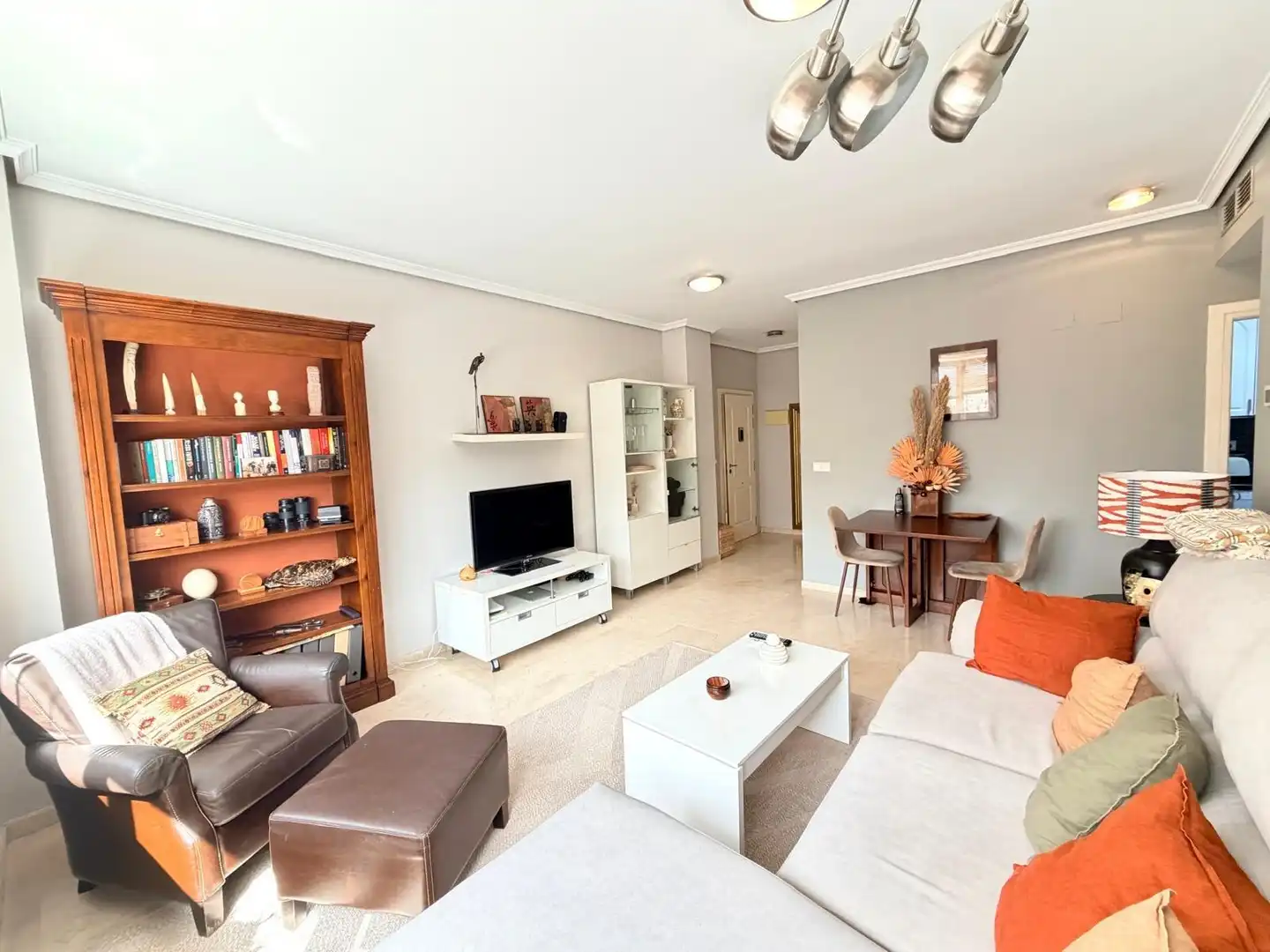 Sala d'estar de Pis de lloguer en  Sevilla Capital amb Aire condicionat, Jardí privat i Terrassa