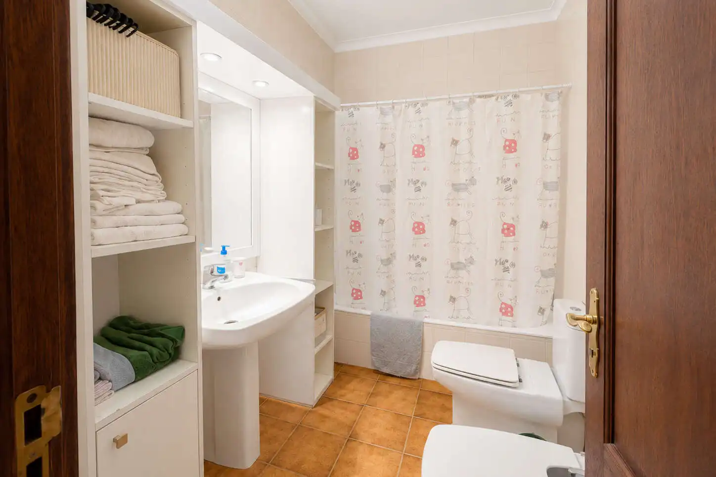 Badezimmer von Einfamilien-Reihenhaus zur Miete in Capdepera mit Terrasse und Möbliert