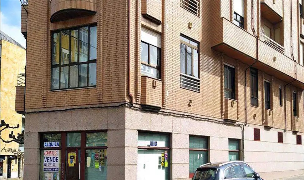 Locale commerciale in vendita a Ponferrada, imagen 2
