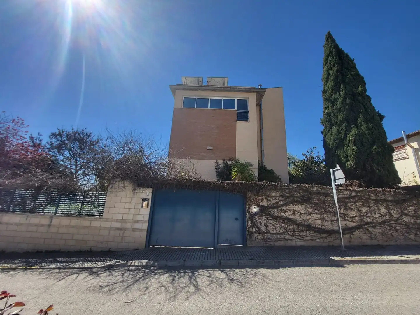 Vista exterior de Casa o xalet en venda en Albolote amb Aire condicionat, Calefacció i Jardí privat