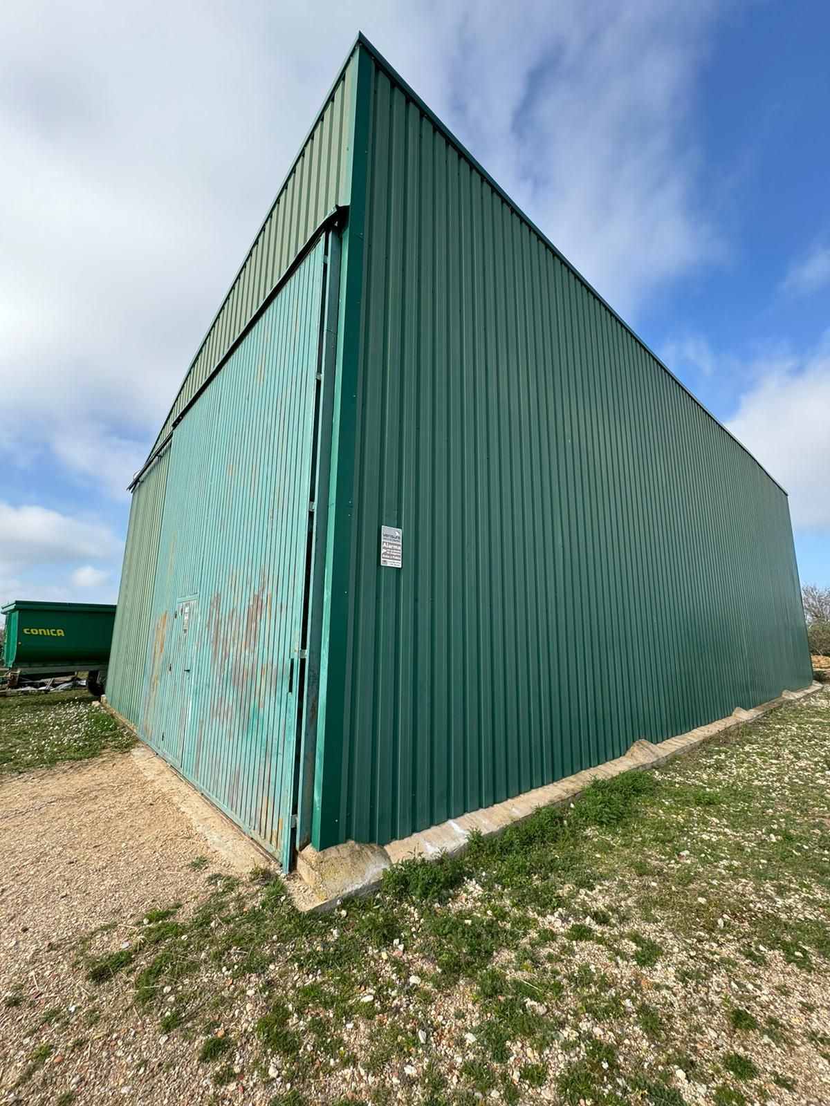 Vista exterior de Nave industrial en venta en Santorcaz
