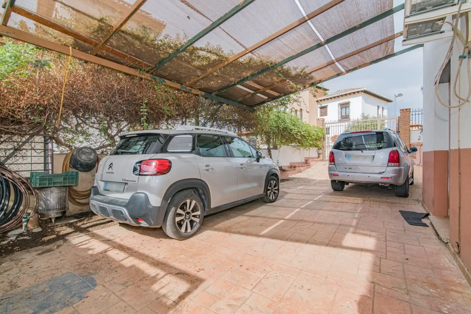 Aparcament de Casa o xalet en venda en La Zubia amb Calefacció, Jardí privat i Terrassa
