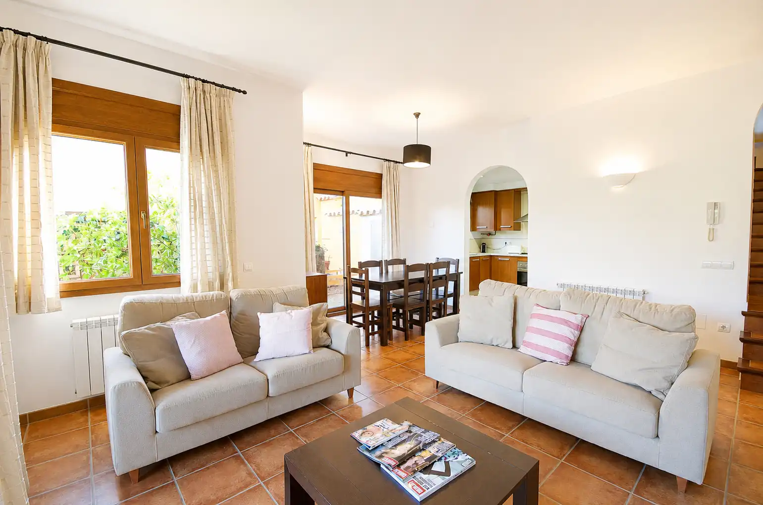 Sala d'estar de Casa adosada en venda en Begur amb Aire condicionat, Calefacció i Piscina comunitària