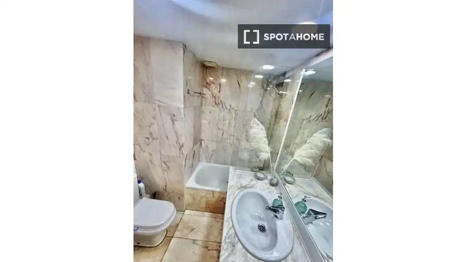 Baño de Piso para compartir en Sabadell con Aire acondicionado, Terraza y Amueblado