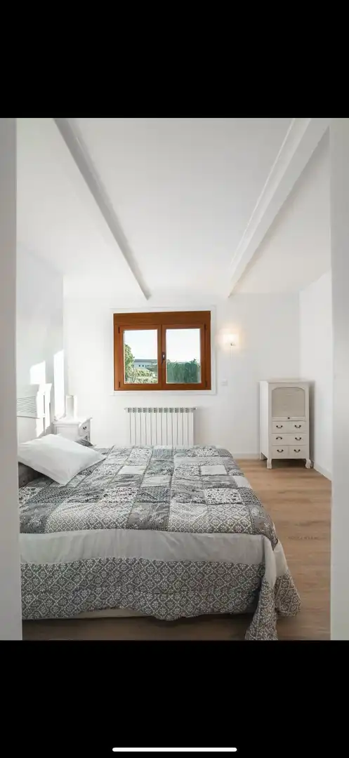 Dormitori de Casa o xalet en venda en A Merca   amb Jardí privat, Terrassa i Moblat