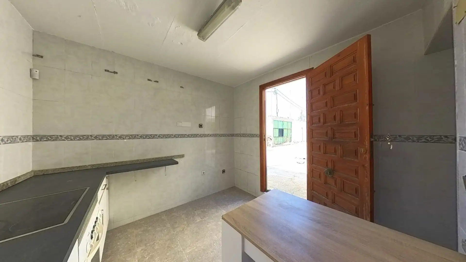 Cuina de Casa o xalet en venda en Zaragoza amb Jardí privat i Piscina