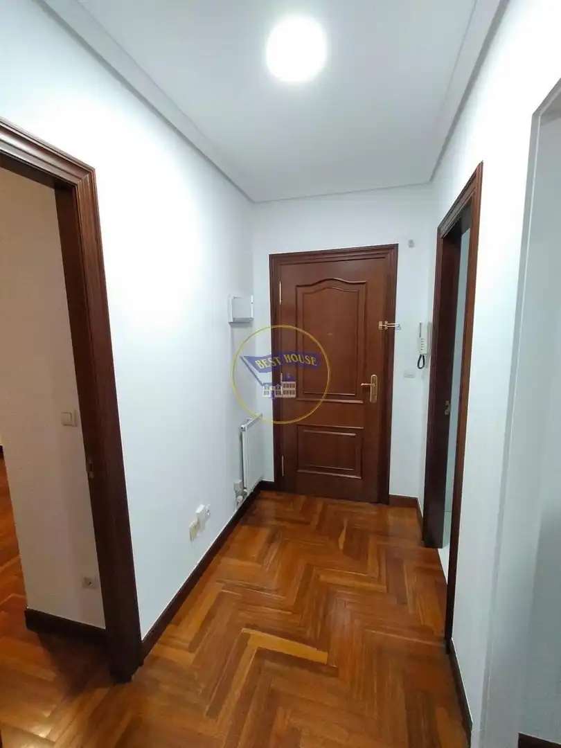 Flat for rent in Vigo   with Heating, Parquet flooring and Furnished