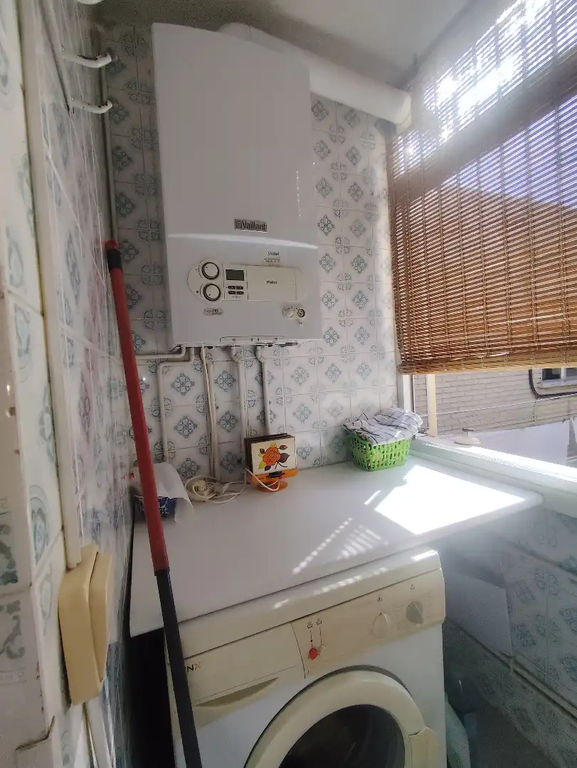 Bathroom of Flat for sale in Parla  with Air Conditioner, Heating and Parquet flooring