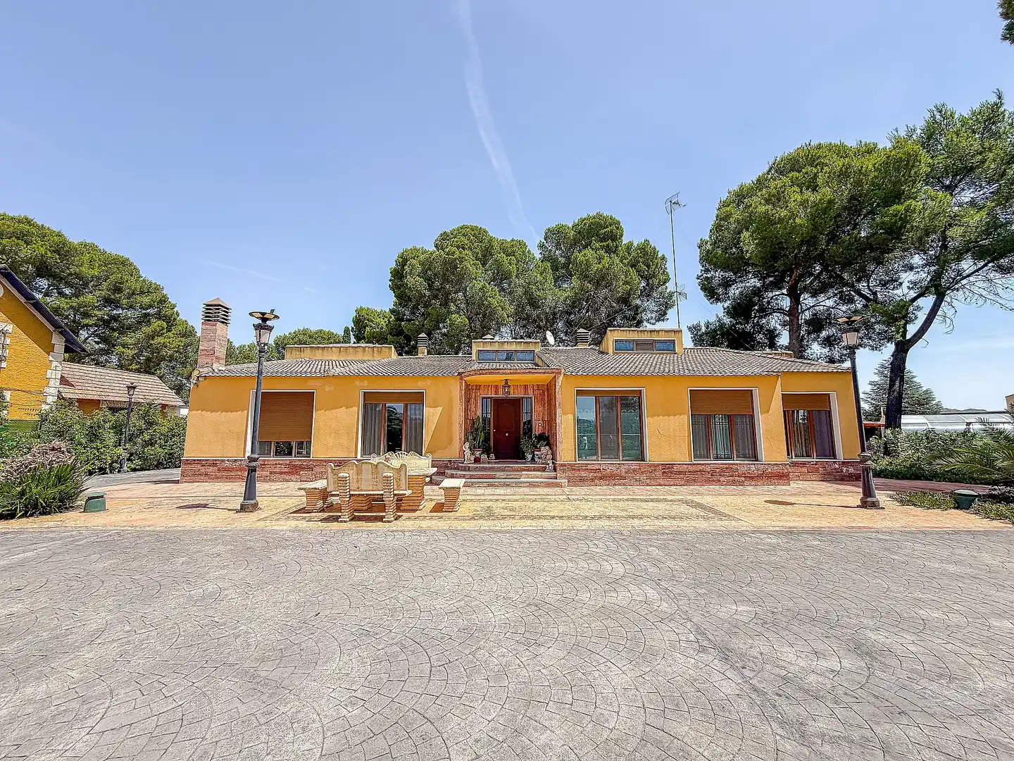 Vista exterior de Casa o xalet en venda en Yecla amb Terrassa i Moblat