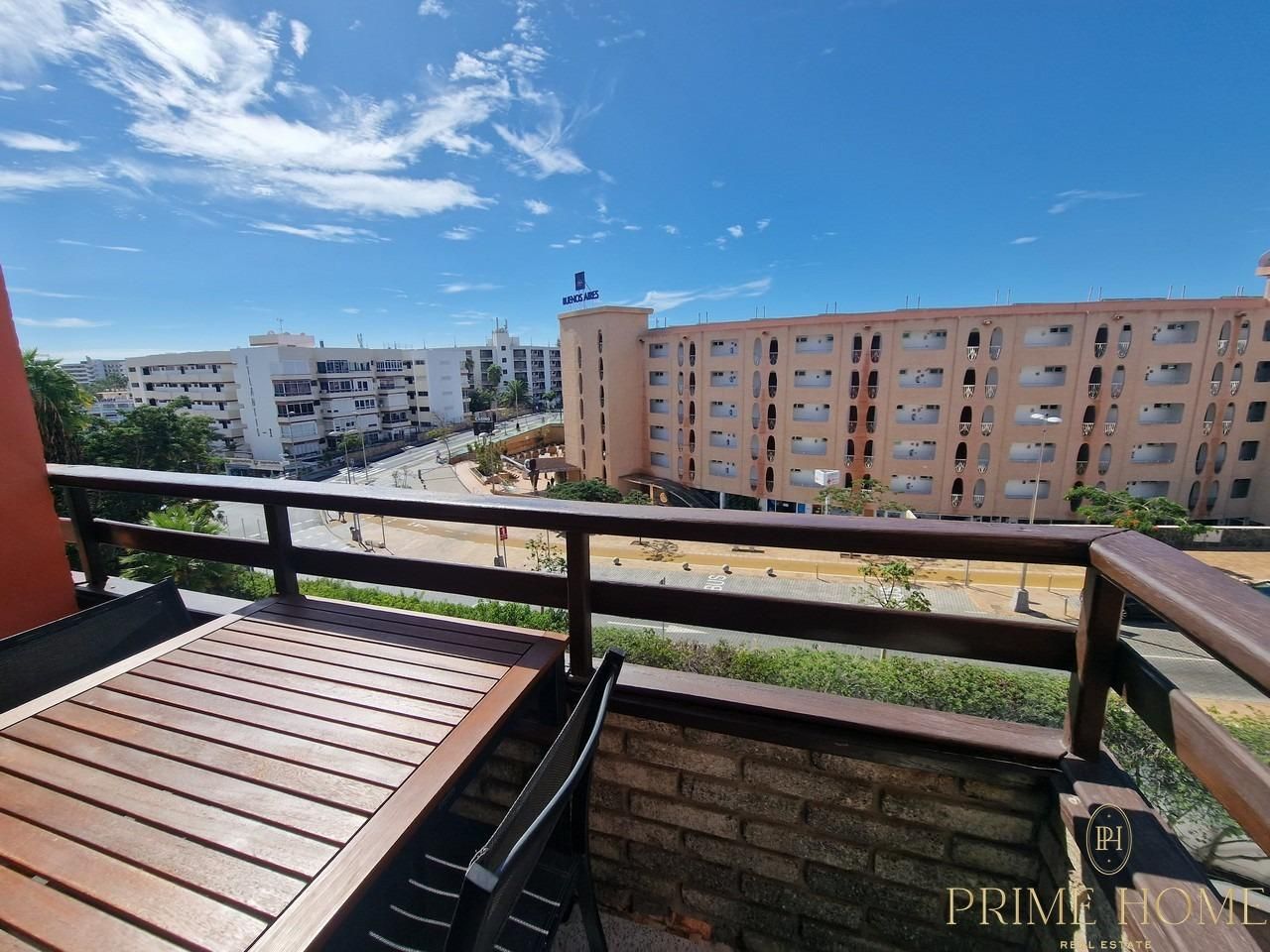 Vista exterior de Apartament de lloguer en San Bartolomé de Tirajana amb Balcó i Piscina comunitària