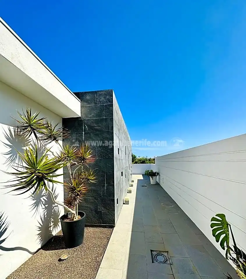 Vista exterior de Casa o chalet en venta en Puerto de la Cruz con Jardín privado, Terraza y Piscina