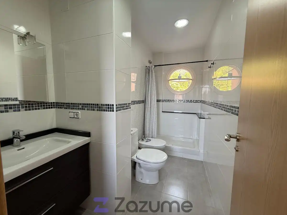 Baño de Piso de alquiler en Náquera con Terraza, Piscina y Horno