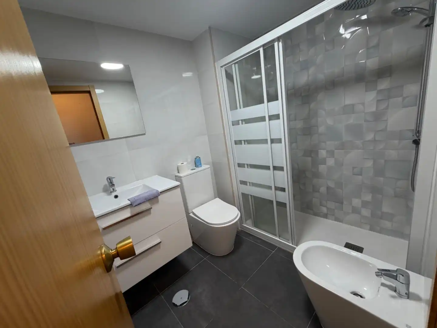 Baño de Piso de alquiler en Madrid con Calefacción, Parquet y Terraza