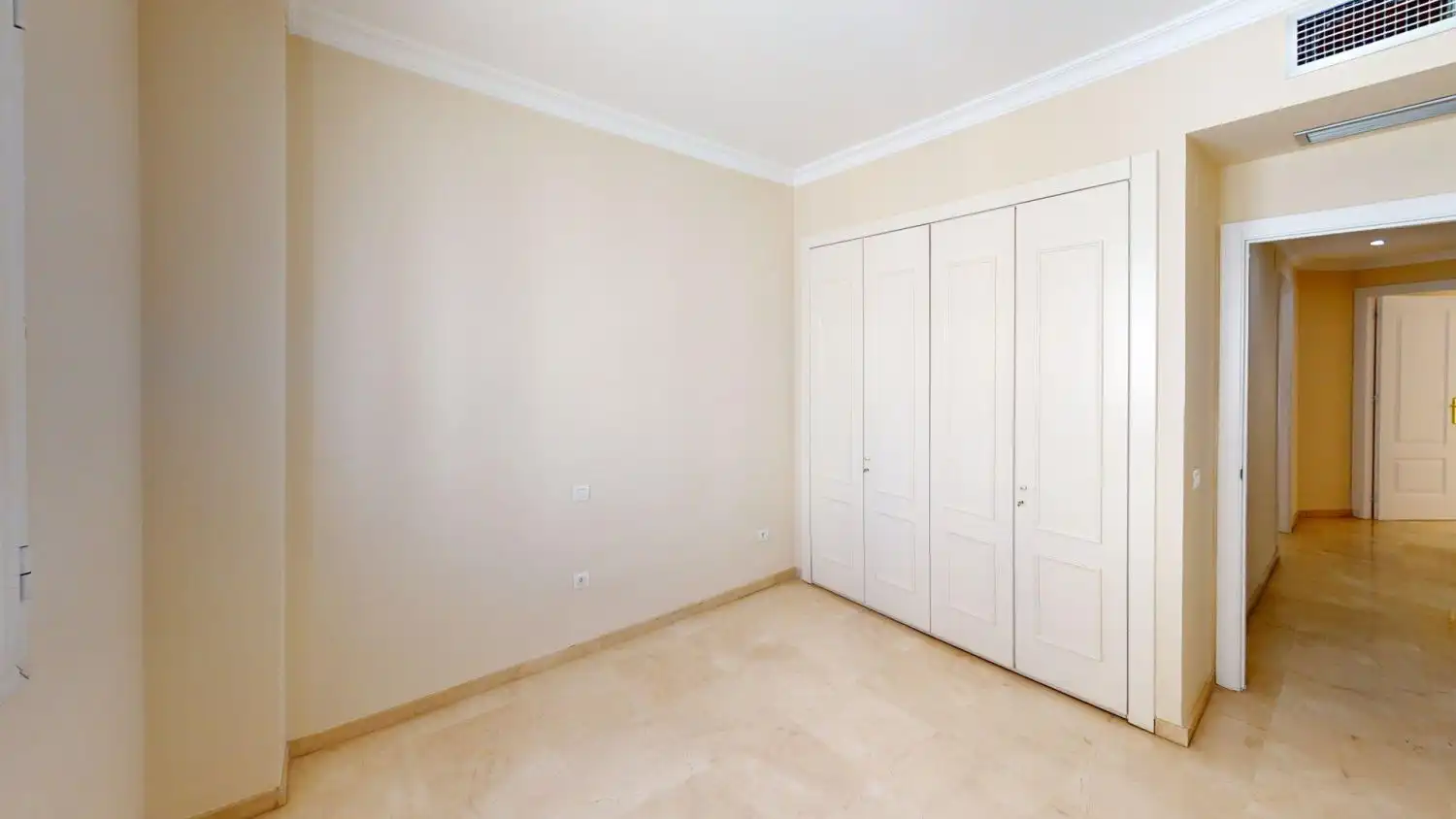 Bedroom of Flat for rent in Sevilla  with Air Conditioner, Heating and Storage room