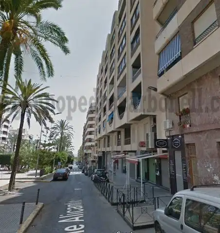 Vista exterior de Local de alquiler en Crevillent