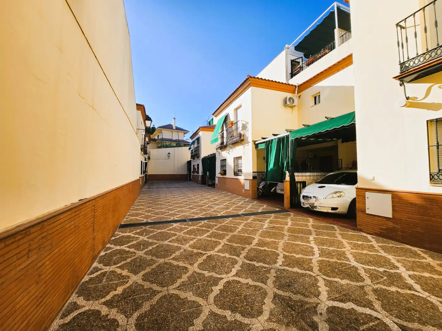 Exterior view of Detached homes for sale in Alcalá de Guadaira  with Air Conditioner, Terrace and Storage room